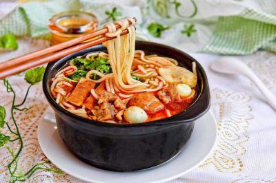 特色砂锅土豆粉哪里好?砂锅土豆粉黄色网站快活视频免费中心